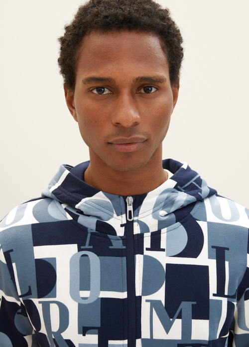 Meska Bluza Tom Tailor Sweatshirt With An All Over Print Teal Big Letter Design - 1037817-32386