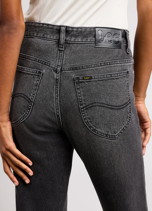Damskie Spodnie Dzinsowe Lee Rider Classic Refined Black - 112348952
