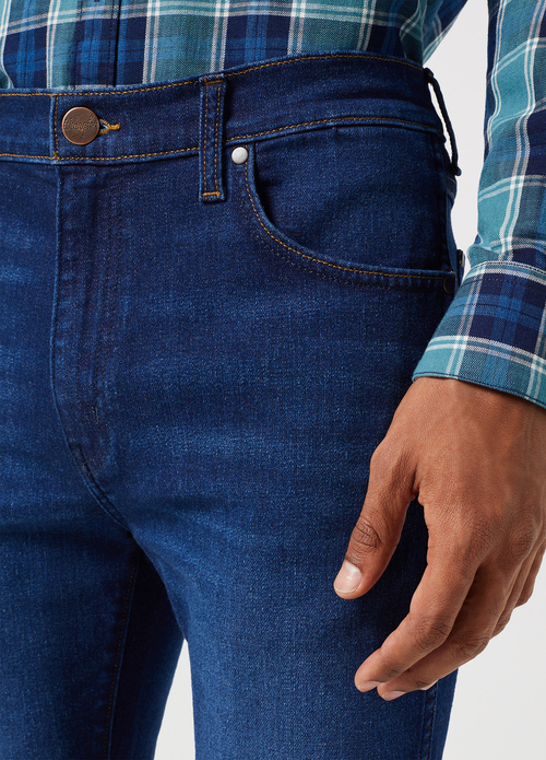 Meskie Spodnie Dzinsowe Wrangler Larston Night Shade - 112350845