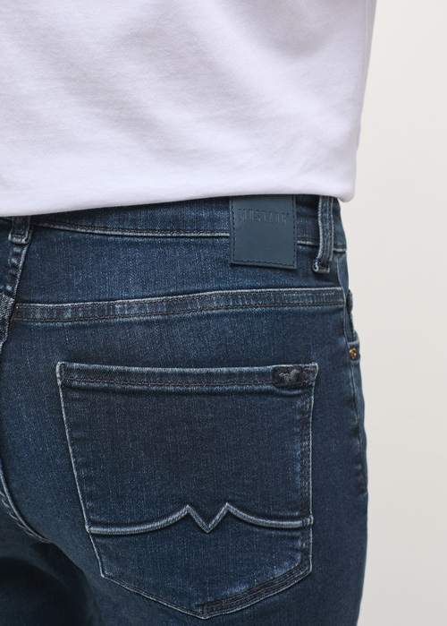 Damskie Spodnie Dinsowe Mustang Jeans Crosby Relaxed Straight Dark Denim - 1013593-5000-882