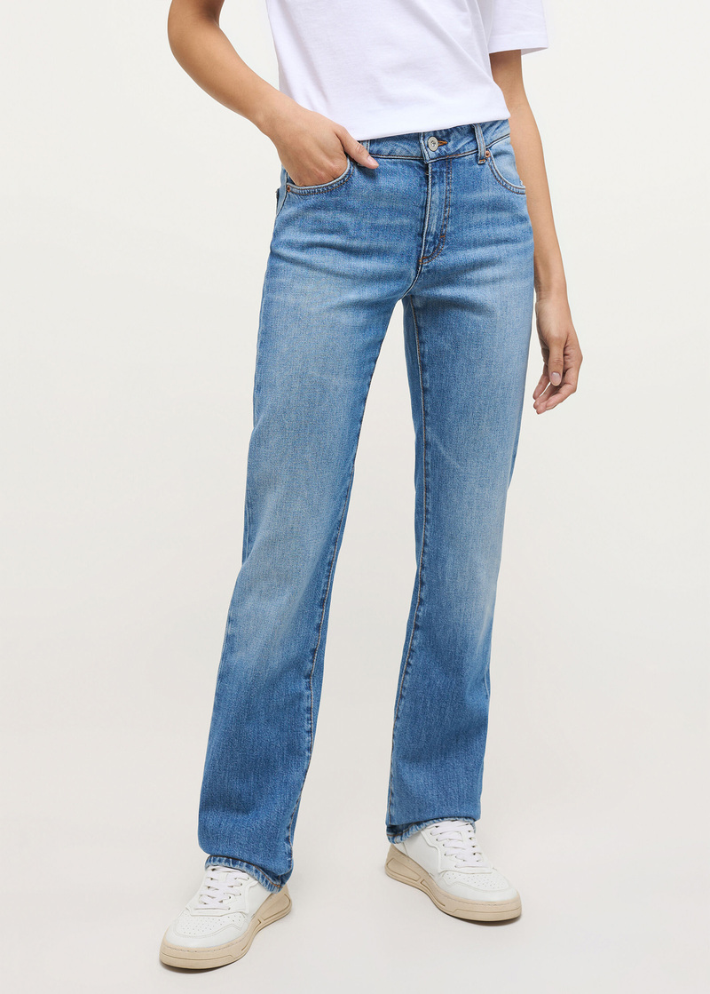 Damskie Spodnie Dzinsowe Mustang Jeans Crosby Relaxed Straight Denim Blue - 1013595-5000-402
