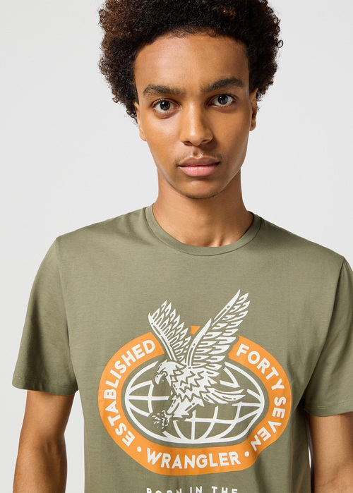 Meski T Shirt Wrangler Americana Tee Dusty Olive - 112355035