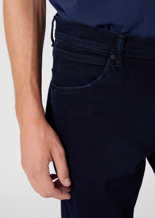 Meskie Spodnie Dzinsowe Wrangler Greensboro W15qqc77d Black Back - W15QQC77D