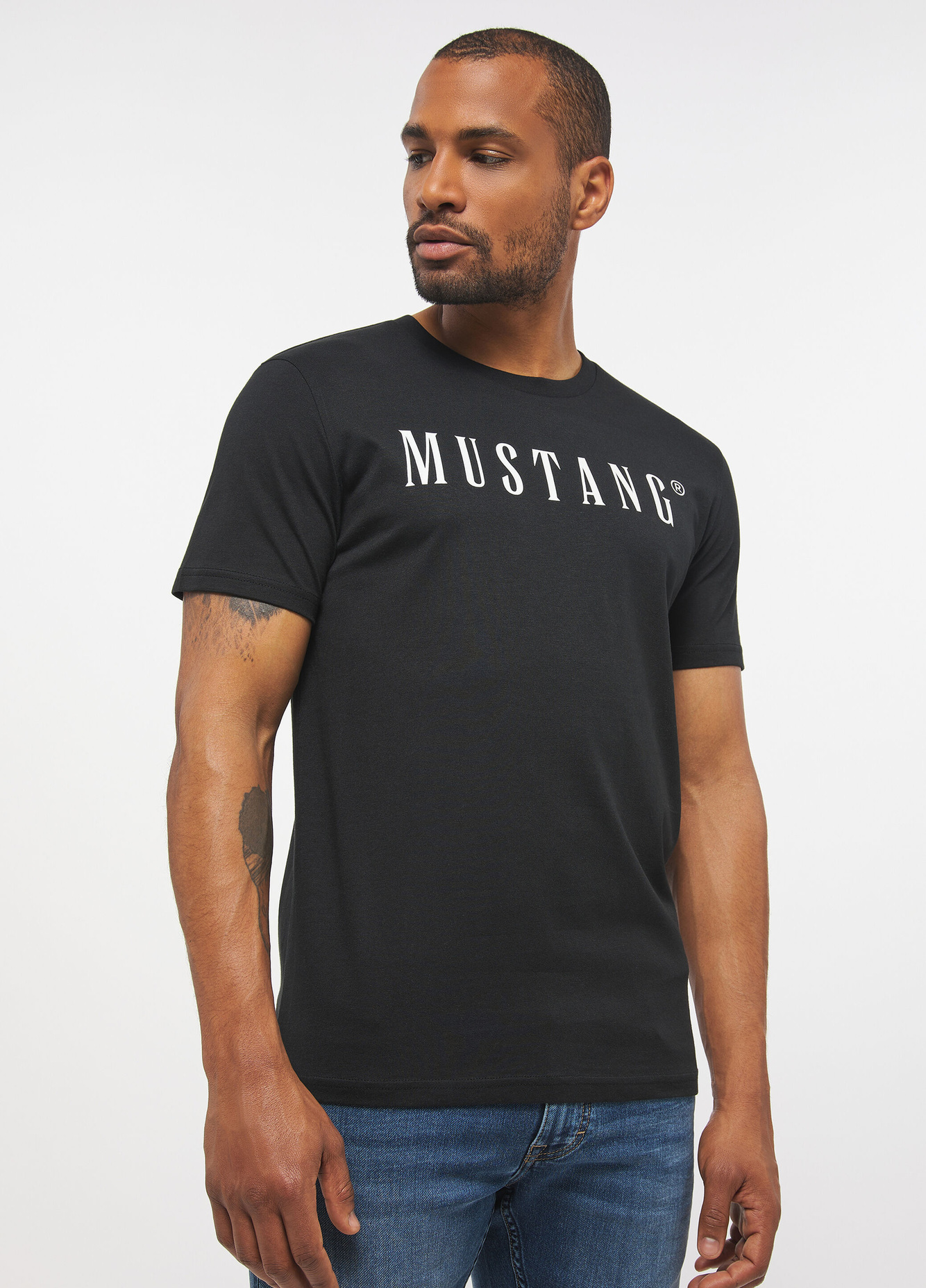 Meski T Shirt Mustang Alex C Logo Tee Black - 1013221-4142