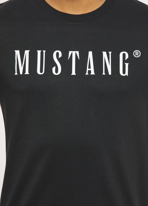 Meski T Shirt Mustang Alex C Logo Tee Black - 1013221-4142