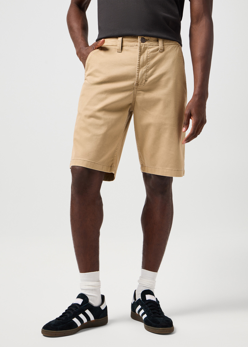 Meskie Szorty Materialowe Wrangler Chino Shorts Plaza Taupe - 112362349