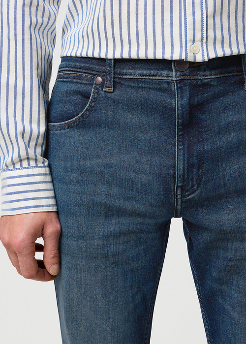 Meskie Spodnie Dzinsowe Wrangler Greensboro Marine Tint - 112371009