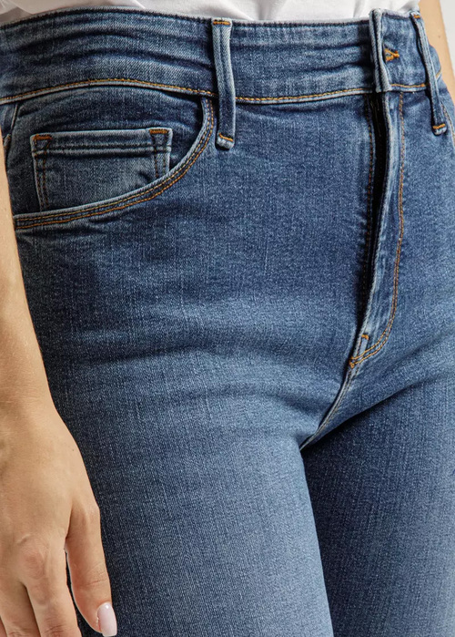 Dopasowane dinsy Cross Jeans® Anya w kolorze Mid Blue