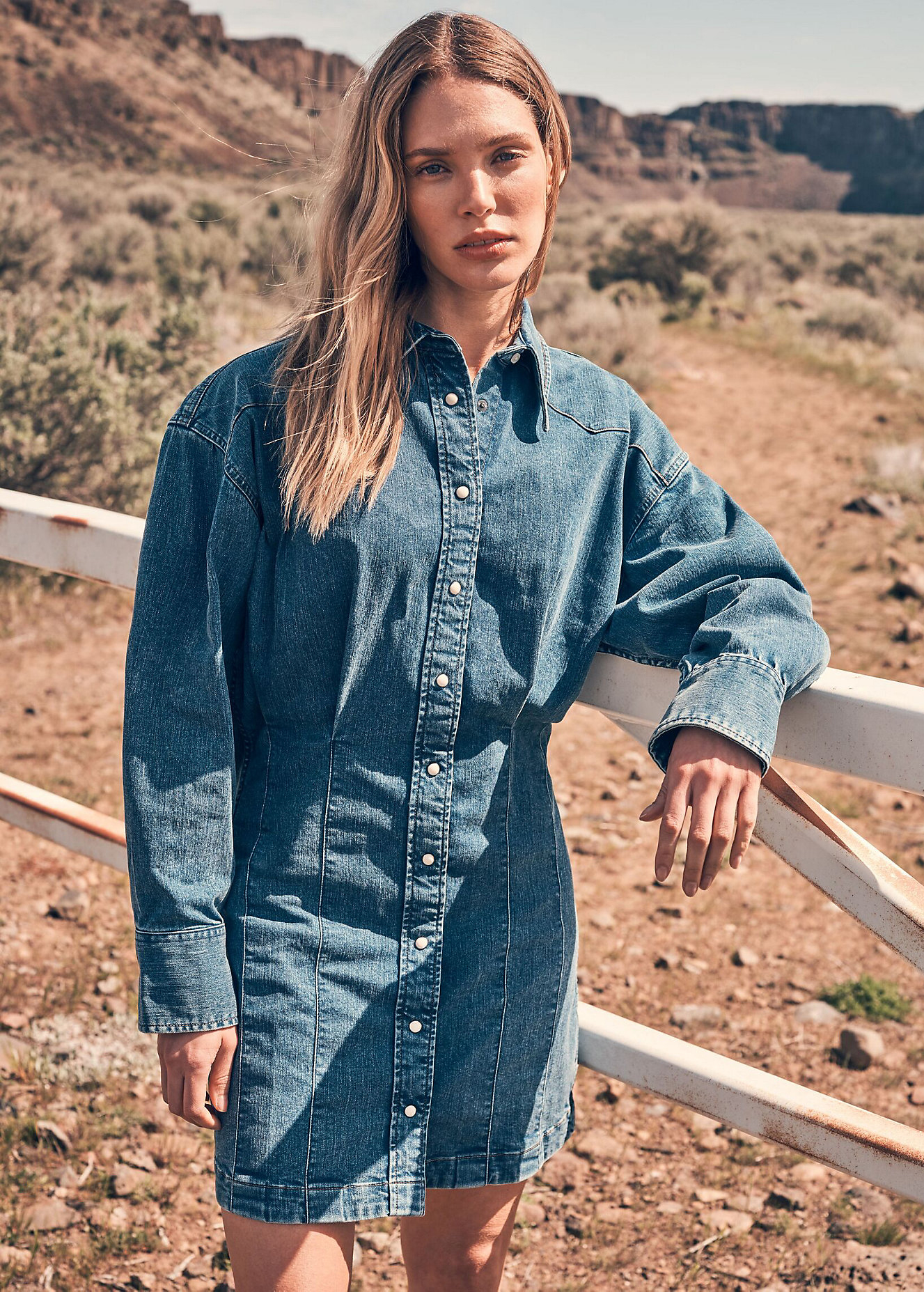 Sukienka Dzinsowa Wrangler Slim Darted Skirt Dress Saphire Trace - 112370802