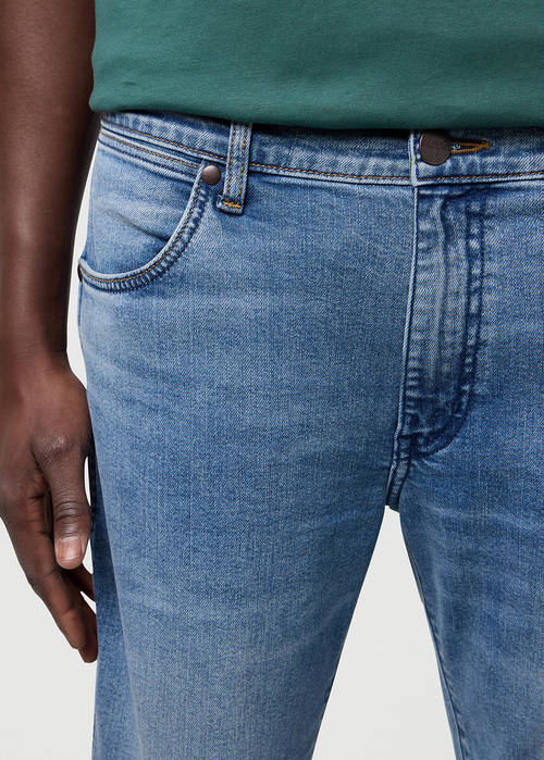 Meskie Spodnie Dzinsowe Wrangler Larston Indigo Valley - 112371026