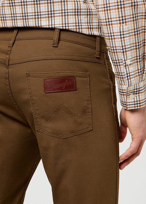 Meskie Spodnie Materialowe Wrangler Greensboro Dark Earth - 112371571