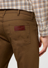 Meskie Spodnie Materialowe Wrangler Greensboro Dark Earth - 112371571