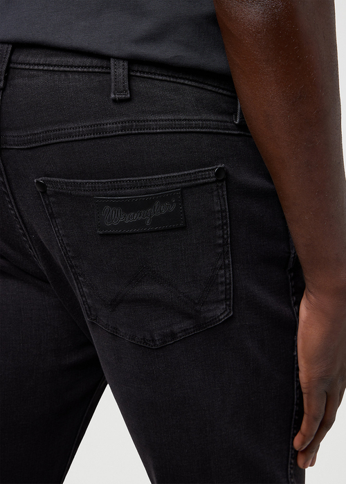 Meskie Spodnie Dzinsowe Wrangler Larston Black Fog - 112371657