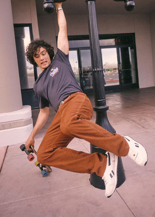 Meskie Spodnie Materialowe Wrangler X Stranger Things 13mwz Brown - 112378541