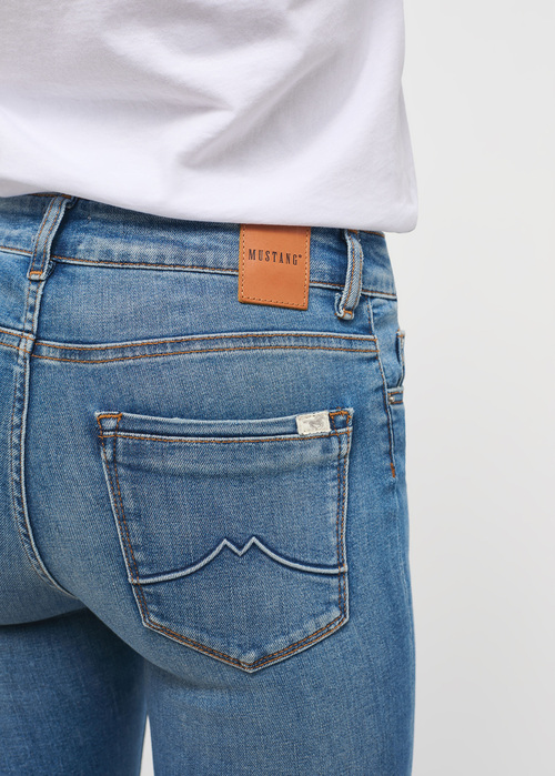 Damskie Spodnie Dzinsowe Mustang Jeans Shelby Slim Denim Blue 402 - 1013585-5000-402